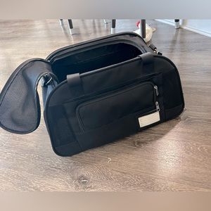 Pet travel bag.